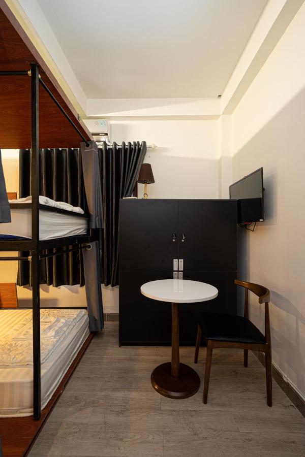 Futuristic Inn โฮจิมินห์ซิตี้ ภายนอก รูปภาพ
